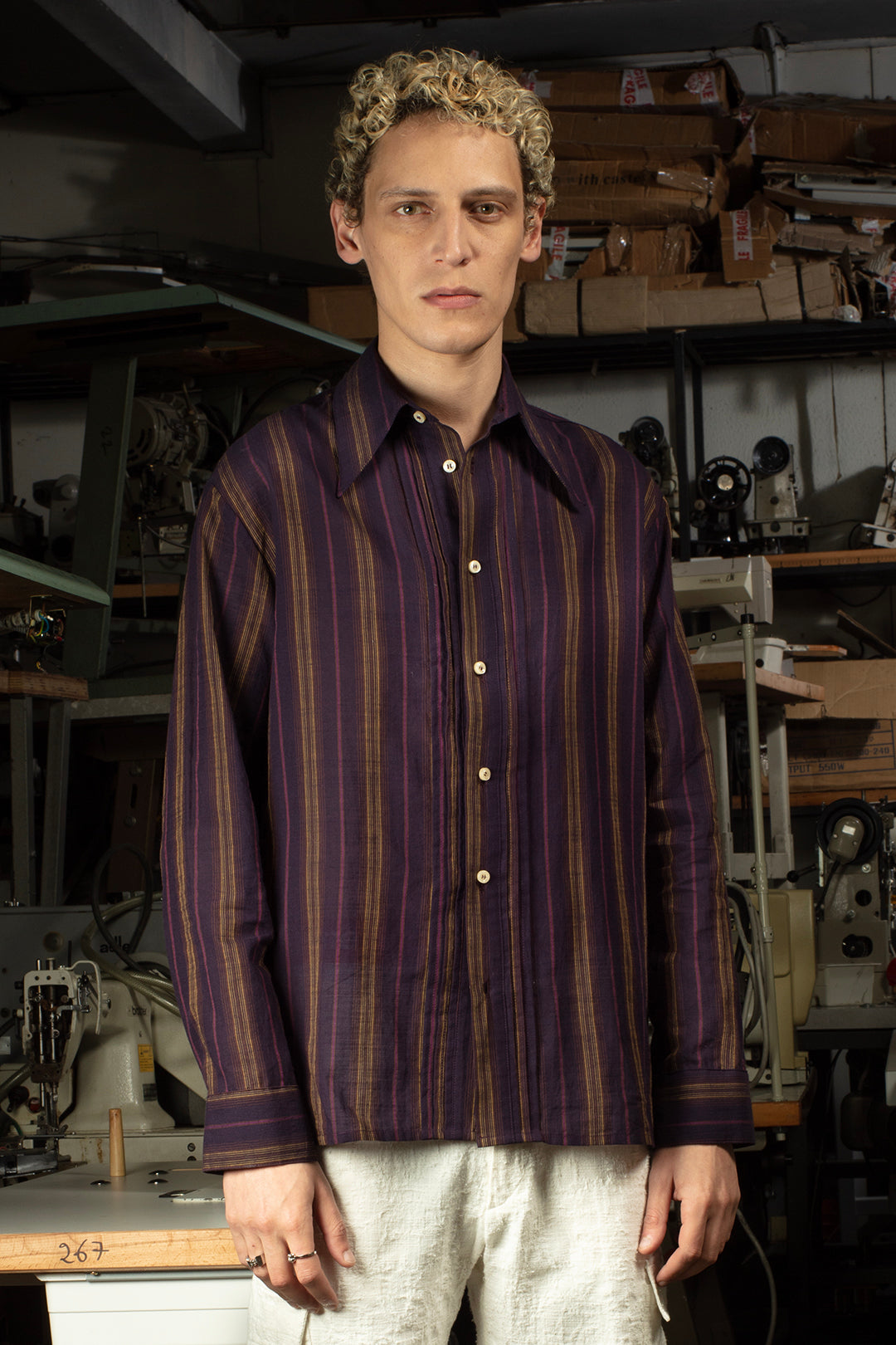 Chemise de luxe pour homme Erevan, à grand col en toile de coton violette à rayure fabriquée en france