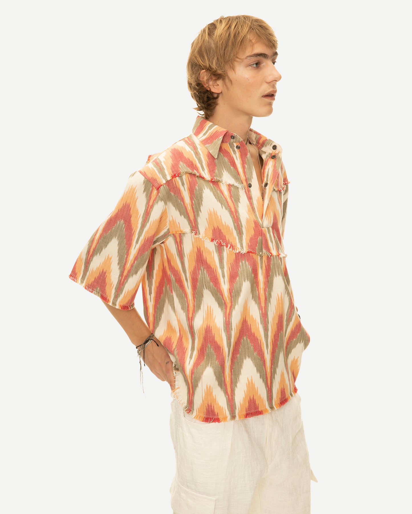 Chemise de luxe pour homme Erevan, à manche courte à grand col, coton ikat à motif psychédélique, fabriquée au portugal